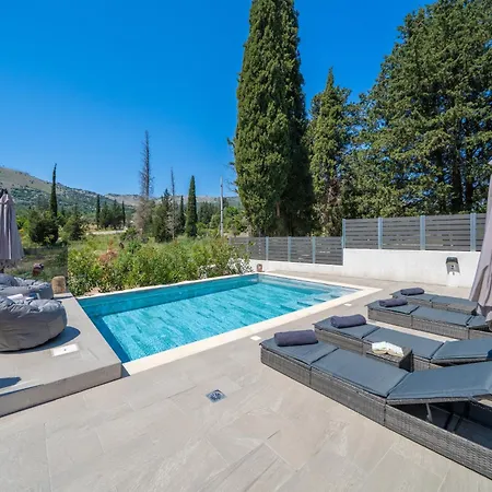 Luxury Ora I