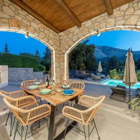 Luxury Ora I Agia Efimia
