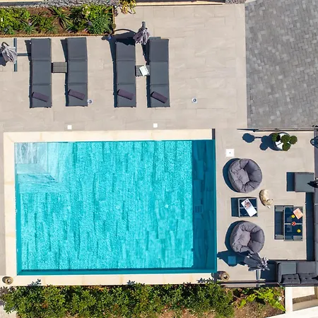 Luxury Ora I Agia Efimia